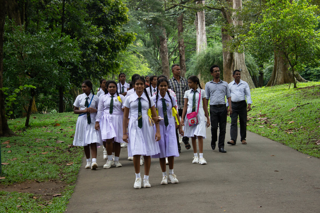 school children in sri lanka