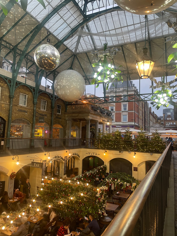 covent garden christmas decorations and mistletoe