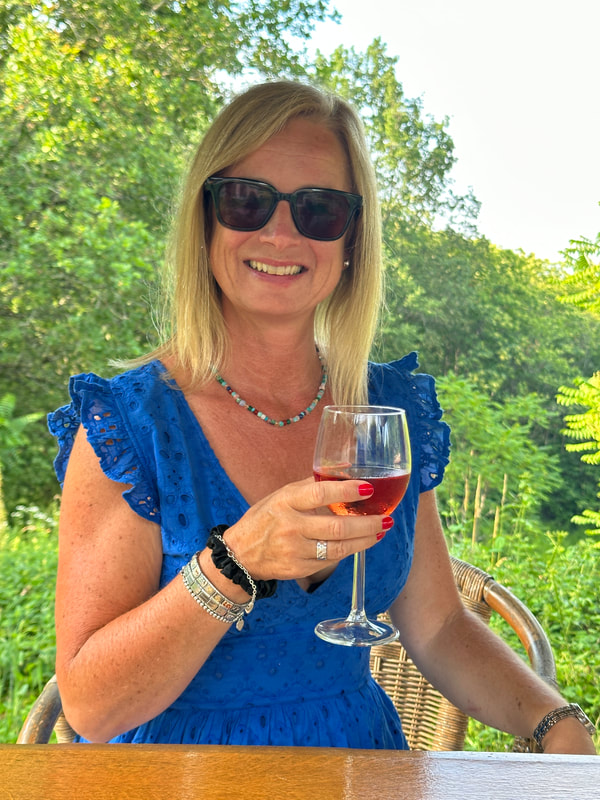 michelle wearing a blue dress and drink rose wine in france