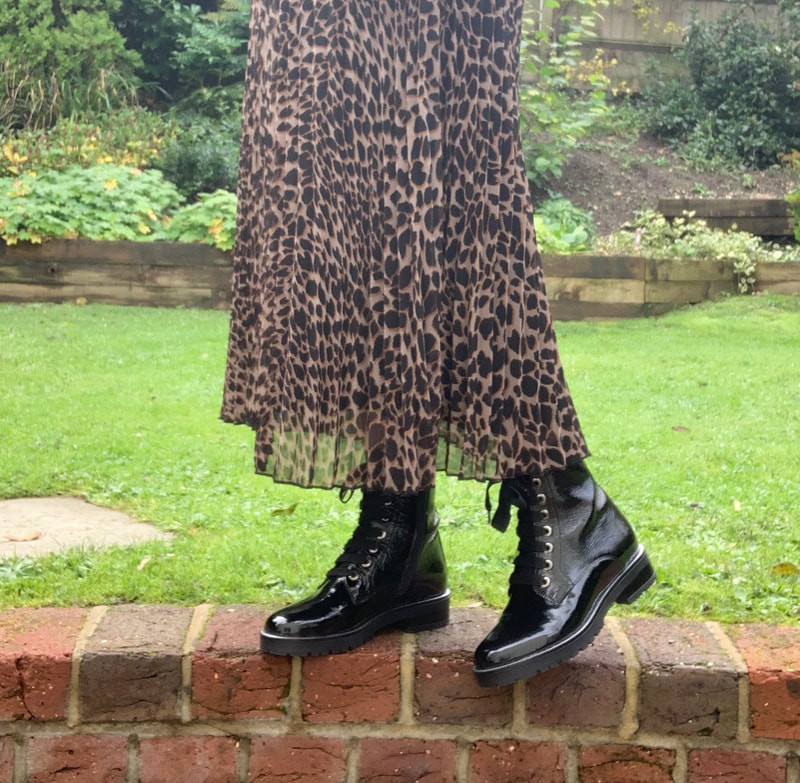 animal print skirt | autumn outfit | black chunky boots