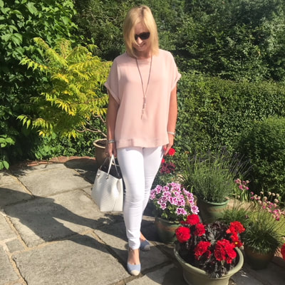 woman in white jeans and pink top