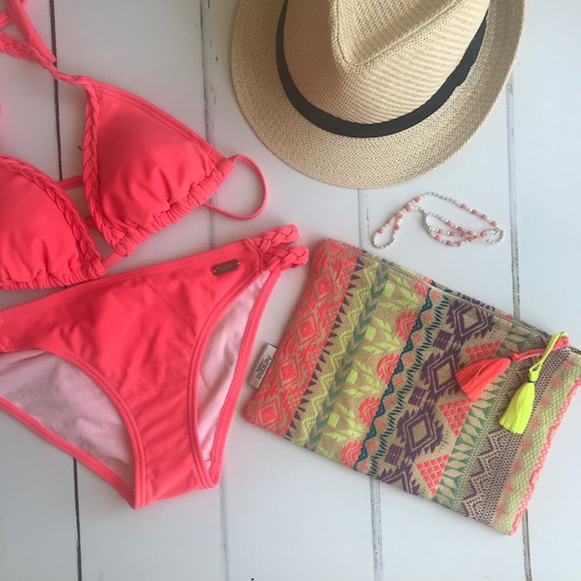 bikini with hat and beach bag