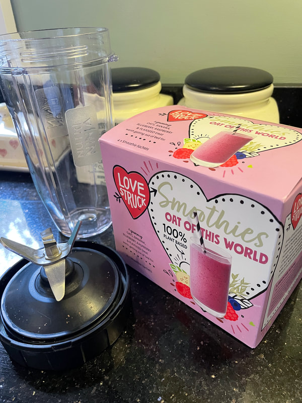Buy Love Struck Smoothies from Ocado - Oats of the World pink box