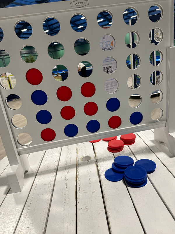 Giant Connect 4 at Potters Resorts Five Lakes