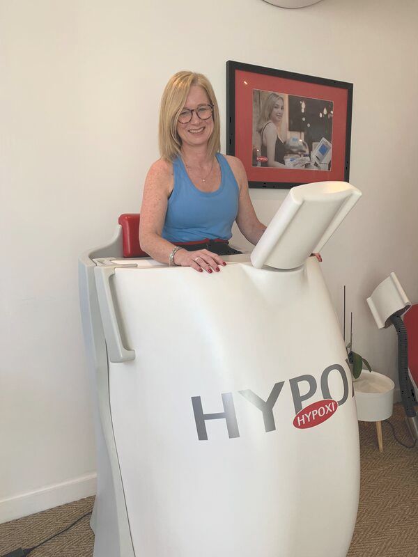 Woman in blue top trying out Hypoxi | weight loss | Hypoxi Chiswick